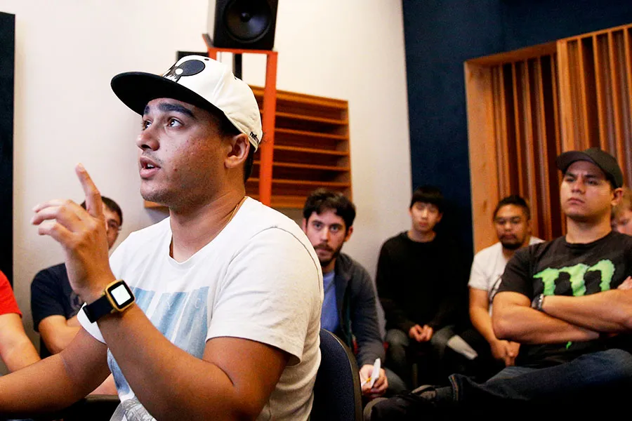 audio-recroding-instructor-demonstrating-lesson_workshop-carousel-4.0