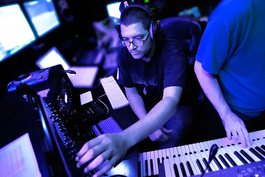 music-production-students-working-handson_workshop-carousel-2.0